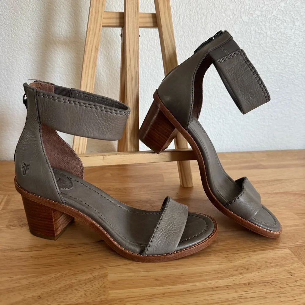 Frye Brielle Back Zip Block Heel Leather Block Gray Women's Sandals Size 6